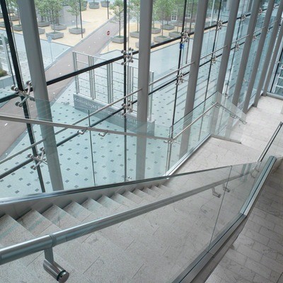Glasfassade Außenwand aus Glas nach Maß konfigurieren